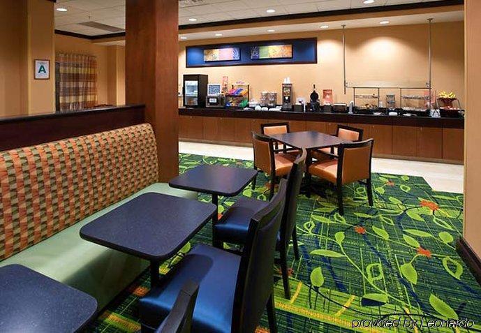 Fairfield Inn & Suites Louisville East Restaurant billede